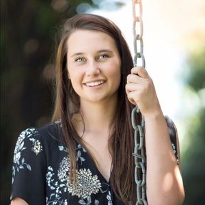 Meet your Posher, Brooke